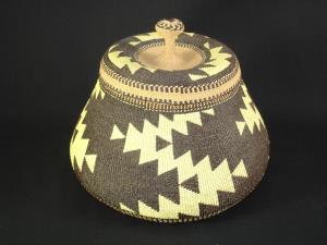 Magnificent Rare Elizabeth Hickox, Karok basket with lid