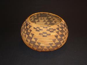 A very fine Maidu bowl