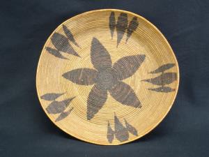 A very fine Pomo tray
