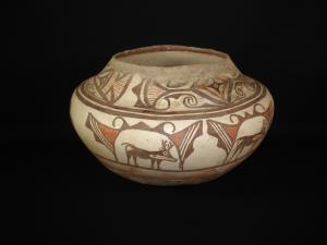 A large Zuni olla pot